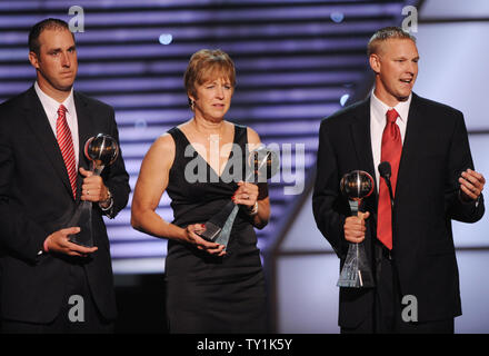 Jan Thomas (C), wife of the late Ed Thomas, and their two sons Todd (L) and Aaron, accept the Arthur Ashe Courage Award in honor of their father and husband at the 2010 ESPY Awards in Los Angeles on July 14, 2010. Thomas, a high school football coach from Iowa, was killed by a student during a weight-lifting session June 24, 2009.   UPI/Jim Ruymen Stock Photo