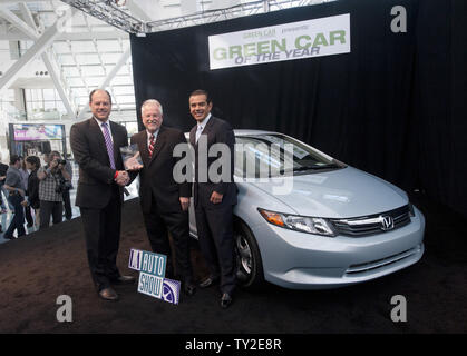 Michael Accavitti (L-R), vice president of marketing for American Honda, Green Car Journal editor and publisher Ron Cogan and Los Angeles Mayor Antonio Villaraigosa pose with the Honda Civic natural gas vehicle which was named Green Car of theYear for 2012 at the Los Angeles Auto Show held at the convention center in Los Angeles on November 17, 2011.      UPI/Phil McCarten Stock Photo