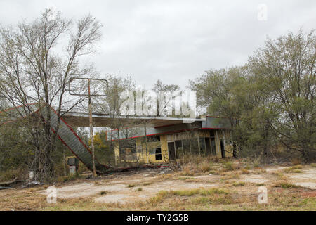 Abandoned gas station along Historic Route 66, Texas Stock Photo