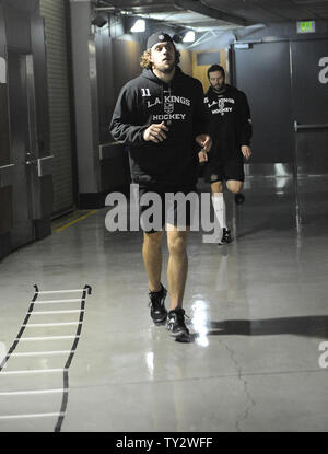 la kings warm up jersey