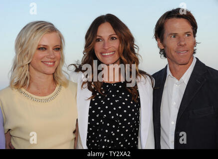 Honorees Amy Smart, Julia Roberts and Julia's husband Danny Moder (L-R) attend Heal The Bay's Bring 'Back The Beach' annual awards gala, held at The Jonathan Club in Santa Monica, California on May 17, 2012.   UPI/Jim Ruymen Stock Photo