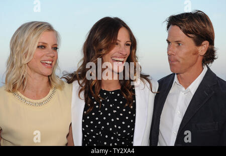 Honorees Amy Smart, Julia Roberts and Julia's husband Danny Moder (L-R) attend Heal The Bay's Bring 'Back The Beach' annual awards gala, held at The Jonathan Club in Santa Monica, California on May 17, 2012.   UPI/Jim Ruymen Stock Photo