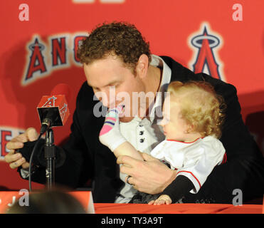 The Los Angeles Angels introduce outfielder, Josh Hamilton in a