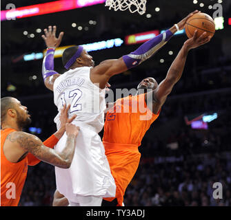 New York Knicks Point Guard Raymond Felton (2) Passes To Carmelo ...