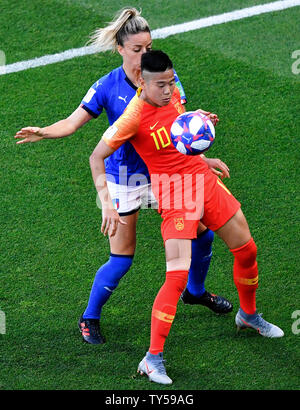 Montpellier, France. 25th June, 2019. Li Ying (R) of China vies with Martina Rosucci of Italy during the round of 16 match between China and Italy at the 2019 FIFA Women's World Cup in Montpellier, France, June 25, 2019. China lost 0-2. Credit: Chen Yichen/Xinhua/Alamy Live News Stock Photo