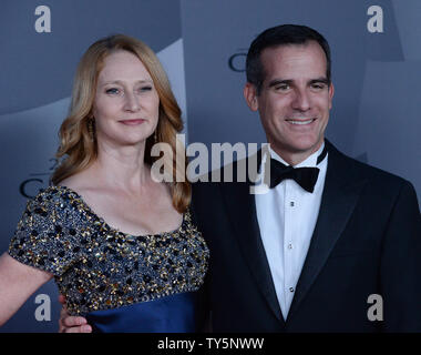 Mayor Eric Garcetti (R) and his wife Amy Wakeland attend Los Angeles Philharmonic's opening night concert at Walt Disney Concert Hall in Los Angeles on September 29, 2015.  Photo by Jim Ruymen/UPI Stock Photo