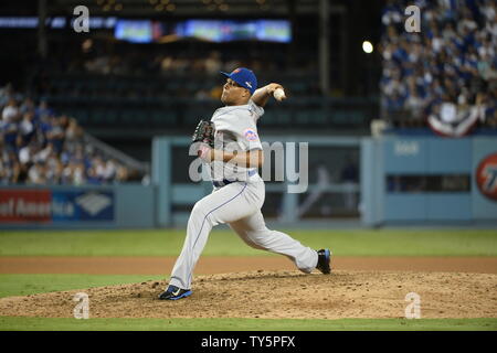 Photo: Atlanta Braves closer Billy Wagner throws a pitch at Citi Field in  New York - NYP20100710113 