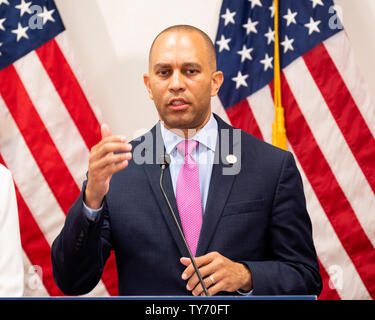 Representative Hakeem Jeffries (D-N.Y.), the House Minority Leader ...