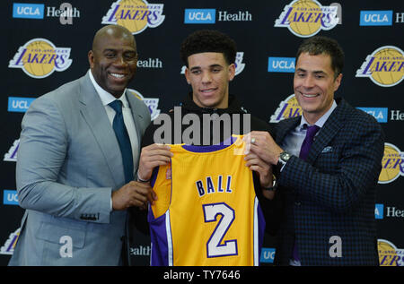 Magic Johnson calls Lonzo Ball 'the new face of the Lakers