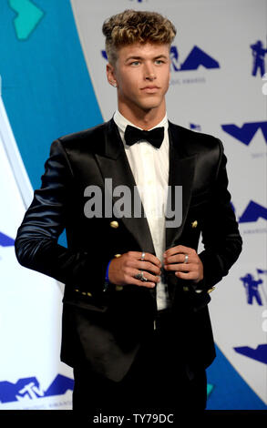 Nate Garner arrives for the 34th annual MTV Video Music Awards at The