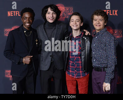 Poster 30x45cm Noah Schnapp - Stranger Things - Ator 22