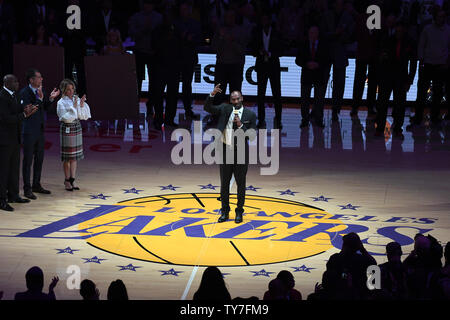 Former Laker Kobe Bryant waves to the crowd during his jersey retirement  ceremony at Staples Center in Los Angeles, December 18, 2017. Photo by Jon  SooHoo/UPI Stock Photo - Alamy