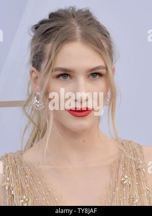 Sofia Hublitz arrives for the the 25th annual SAG Awards held at the