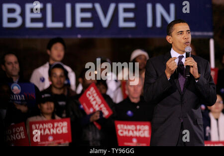 Democratic presidential hopeful Sen. Barack Obama  (D-IL) addresses supporters at a campaign stop in Las Vegas on January 18, 2008. Nevada holds their presidential caucus on January 19. (UPI Photo/Mark Cowan) Stock Photo