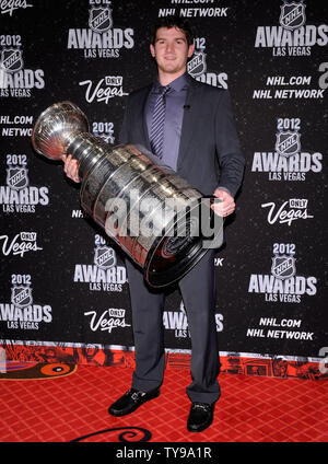 Los Angeles Kings' Jonathan Quick poses with the Stanley Cup as he arrives for the 2012 NHL Awards at the Encore Theater at Wynn Las Vegas in Las Vegas on June 20, 2012.    UPI/David Becker Stock Photo
