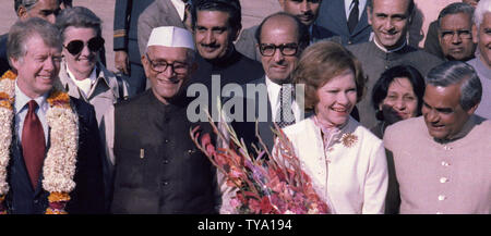 Officials of India welcome Jimmy Carter and Rosalynn Carter during an arrival ceremony in New Delhi, India Stock Photo