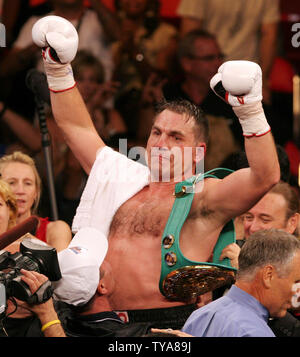 Oleg Maskaev of Kazakhstan celebrates after defeating American Hasim Rahman in their WBC Heavyweight Championship at the Thomas & Mack Center in Las Vegas, Nevada on August 12, 2006.  Maskaev won the title with a 12th-round technical knockout.           (UPI Photo/ David Silpa) Stock Photo