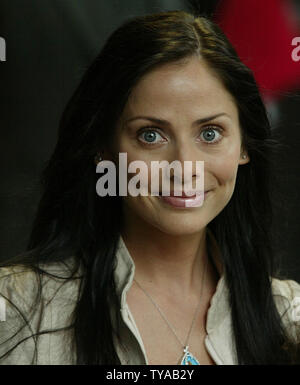 Australian singer Natalie Imbruglia poses for the press at the London premiere of the new Harry Potter film  'The Prisoner of Azkaban' in London on May 30,2004.   (UPI Photo/Hugo Philpott) Stock Photo