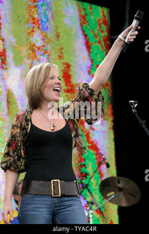 Singer Dido performs during the Live 8 Concert in Hyde Park in London, England July 2, 2005.  The concert, held simultaneously in many cities around the world including Paris, Berlin, Philadelphia and Rome, is intended to call attention to world poverty ahead of next week's G8 meeting in Scotland.      (UPI Photo/David Silpa) Stock Photo