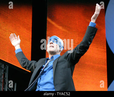 Michael Stipe of the rock group REM performs during the Live 8 Concert in Hyde Park in London, England July 2, 2005.  The concert, held simultaneously in many cities around the world including Paris, Berlin, Philadelphia and Rome, is intended to call attention to world poverty ahead of next week's G8 meeting in Scotland.      (UPI Photo/David Silpa) Stock Photo