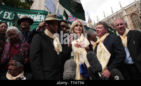 Actress and Gurkha campaigner Joanna Lumley (C) listens to Home secretary Jacqui Smith announce victory for the campaign for Gurkha soldiers to be allowed to stay in the United Kingdom after four years of service in London on May 21, 2009. Many Gurkha soldiers had been living in severe poverty since leaving the British army, but are now entitled to the same rights as British servicemen. (UPI Photo/Hugo Philpott) Stock Photo