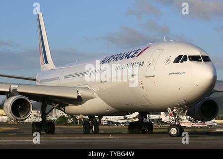 St. Maarten – 17. February 2014: Air France Airbus A340-300 at Princess  Juliana International (SXM) on St. Maarten. | usage worldwide Stock Photo