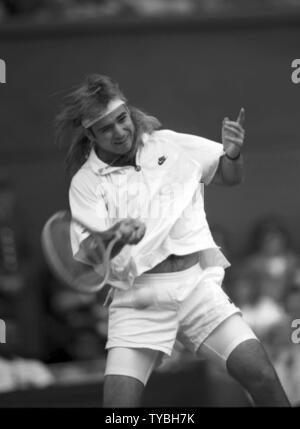 Andre Agassi - Wimbledon 1990 Picture by Tony Henshaw Stock Photo