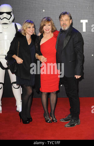 LOS ANGELES, CA - DECEMBER 14, 2015: Actor Mark Hamill at the world  premiere of Star Wars: The Force Awakens on Hollywood Boulevard © 2015  Paul Smith / Featureflash Stock Photo - Alamy