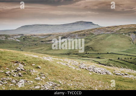 Hikking in Austwick near to Settle in the Yorkshire Dales Stock Photo