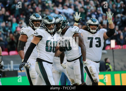 Philadelphia, Pennsylvania, USA. 7th Oct, 2018. Philadelphia Eagles tight  end Dallas Goedert (88) in action during the NFL game between the Minnesota  Vikings and the Philadelphia Eagles at Lincoln Financial Field in