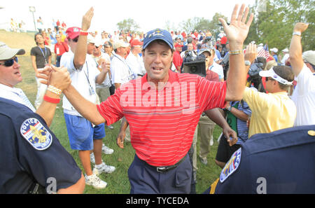 USA Ryder Cup captain Paul Azinger high five fans as he walks down the 18th fairway after the United States beat Europe for the Ryder Cup at the Valhalla Golf Club in Louisville, Kentucky on September 21, 2008.  (UPI Photo/Tom Russo) Stock Photo