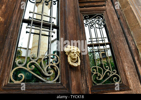 Haustuer Altstadt, Nikosia, Tuerkische Republik Nordzypern Stock Photo