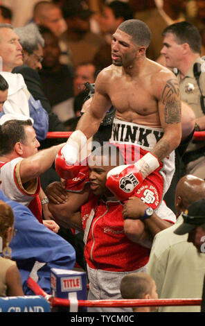 Undisputed Jr. Middleweight Champion of the World, Ronald 'Winky' Wright  of St. Petersburg, FL gets a ride after beating  former multiple weight champion Tito Trinidad of Puerto Rico in a 12 round decision at MGM Grand in Las Vegas, May 14, 2005. Trinidad barely won a round in the fight.   (UPI Photo/Roger Williams) Stock Photo