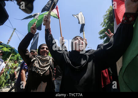 Gaza City, Palestinian Territories. 26th June, 2019. Palestinians shout slogans during a protest against the US-sponsored conference on Palestinian economic development in Bahrain. The two-day meeting aims at raising 50 billion dollars in investment over 10 years, but Palestinian leaders' refusal to take part is casting serious doubt about the usefulness of the event, called Peace to Prosperity Workshop. Credit: Mohammed Talatene/dpa/Alamy Live News Stock Photo