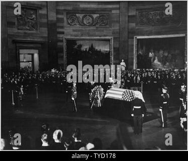 Photograph of President Lyndon B. Johnson placing a wreath before the flag-draped casket of President John F. Kennedy, during funeral services for Kennedy in the Capitol rotunda. Stock Photo