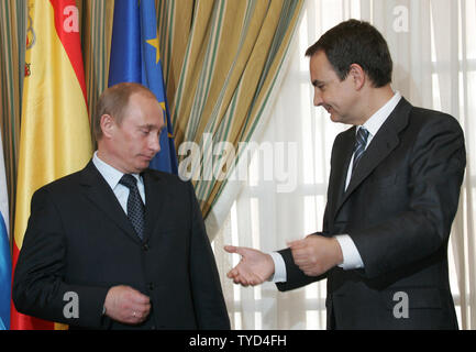 Russian President Vladimir Putin (L) speaks with Spanish Prime Minister Jose Luis Rodriguez Zapatero after their joint news conference at Moncloa Palace in Madrid, February 9, 2006. Putin is in Spain on a two-day state visi. (UPI Photo/Anatoli Zhdanov) Stock Photo