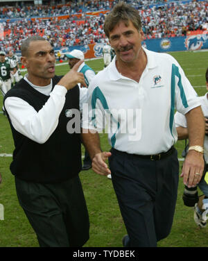 New York Jets coach Herman Edwards (L) acknowledges Head coach Dave  Wandstadt's Miami Dolphins 23-21 win against the New York Jets December  28th at Pro Player Stadium in Miami, Fl. The Miami Dolphins beat the New  York Jets 23-21 (UPI Photo