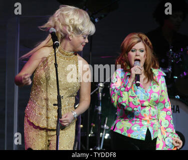 The B-52's (l-r): Cindy Wilson, Kate Pierson In May 1983. | Usage ...