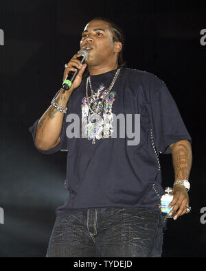 Don Omar performs in concert during the Salsa Live show , at the Miami Arena, in Miami,  Florida, on May 14, 2005.  (UPI Photo/Michael Bush) Stock Photo