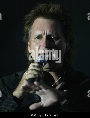 Marty Roe with Diamond Rio, performs in concert, at the Seminole ...