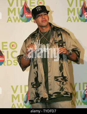 Daddy Yankee appears backstage at the 2005 Latin Billboard Awards , at the  Miami Arena, in Miami, Florida, on April 28, 2004 Stock Photo - Alamy