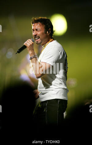 Paul Rodgers with Queen performs in concert at the American Airlines Arena in Miami, Florida on March 3, 2006. (UPI Photo/Michael Bush) Stock Photo