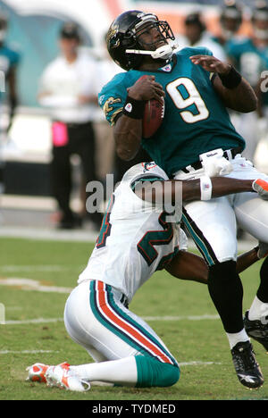 Miami Dolphins quarterback David Garrard runs drills during the NFL ...