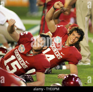 Oklahoma Sooners quarterback Sam Bradford warms up prior to the