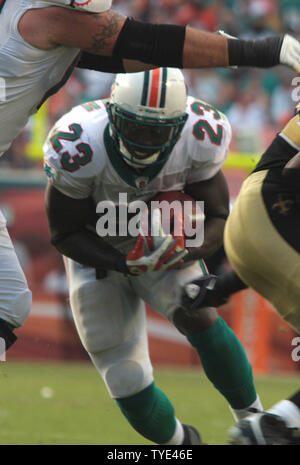 Miami Dolphins running back Ronnie Brown runs the wildcat offense against  the New York Jets at Landshark stadium in Miami on October 12, 2009. The  Dolphins defeated the Jets 31-27. UPI/Michael Bush