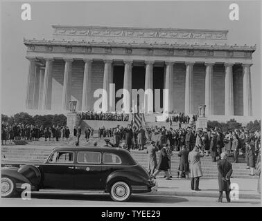 Photograph of Vice President Truman with others at Lincoln's Birthday ceremony. Stock Photo