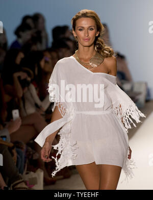 July 22, 2012 - Miami Beach, Florida, U.S. - Maxim Model Carissa ...