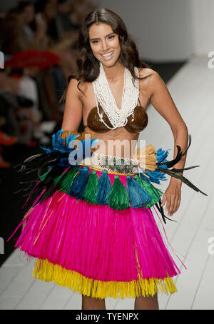 MIAMI BEACH, FLORIDA - JULY 16: Mady Dewey walks the runway for Sports