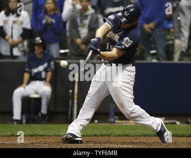 August 24, 2018: Milwaukee Brewers third baseman Mike Moustakas #18 during  the Major League Baseball game between the Milwaukee Brewers and the  Pittsburgh Pirates at Miller Park in Milwaukee, WI. John Fisher/CSM