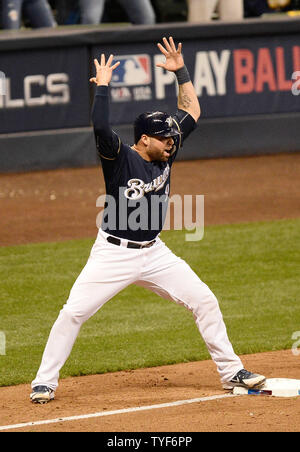 Milwaukee Brewers' Orlando Arcia (3) reacts with third base coach Ed ...